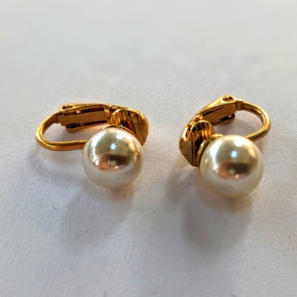 Vintage RMN Clip Pearl Earrings